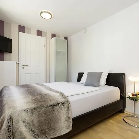 Rosa Hotell 3*